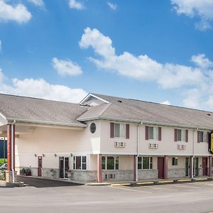 Super 8 By Wyndham Wapakoneta Otel Exterior photo