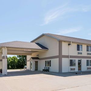 Super 8 By Wyndham Beloit Otel Exterior photo