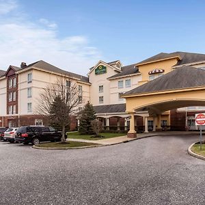 La Quinta By Wyndham Islip - Macarthur Airport Otel Bohemia Exterior photo