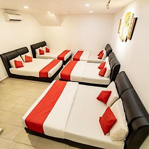 Mary J Hotel Family 10 Pax Room Kota Bharu Exterior photo