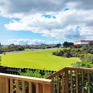 Stunning Townhouse - Walking To Botany Shopping Center Daire Auckland Exterior photo