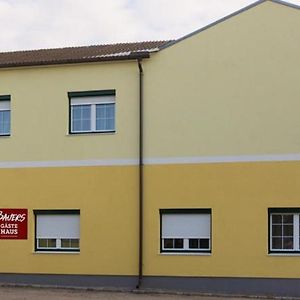 Bauers Gaestehaus Otel Obersiebenbrunn Exterior photo