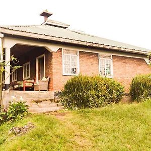 Amajambere Iwacu Community Camp Otel Kisoro Exterior photo