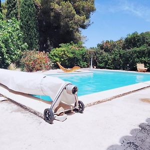 Offrez-Vous Un Sejour Dans Notre Studio T1 Bis A Entressen Une Grande Piscine Pour Se Rafraichir ,Un Espace De Jeux Pour Enfants Pour Des Heures De Divertissement Un Terrain De Petanque Pour Des Parties Endiablees Daire Exterior photo