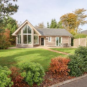 Swandown, 2 Blackdown Villa Chard Exterior photo