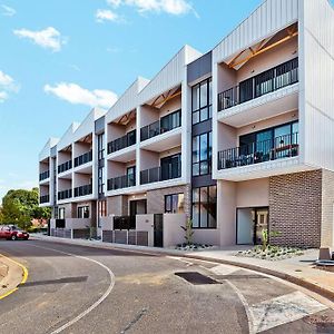 Jewel On Jubilee - New 1 Bed Apt With Parking Daire Port Adelaide Exterior photo