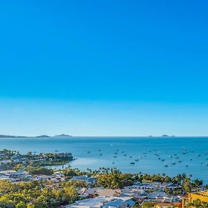 Executive Whitsunday Penthouse At 40 Reflections Daire Airlie Beach Exterior photo