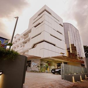 Hilux Courtyard Otel Palakkad Exterior photo