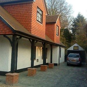 Hurstbourne Bed & Breakfast Camberley Exterior photo