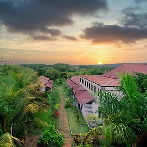 Sterling Banashree Badami Otel Exterior photo