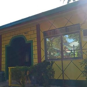 Rodel Yellow Hauz Otel Itaytay Exterior photo