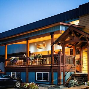 The Raging Elk Adventure Lodging Otel Fernie Exterior photo