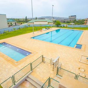 3 Bdrm Cityview Apt With Pool, Gym & Children Playground Akra Exterior photo