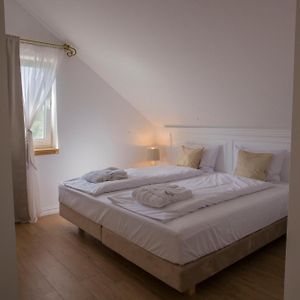 Dwor I Dworek Leszczowate Wellness & Spa Bed & Breakfast Ustrzyki Dolne Exterior photo