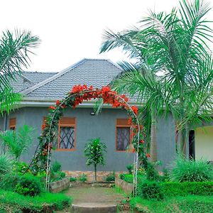 Heavenly Royalz Farm Fortportal Villa Njara Exterior photo