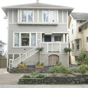 Fisher House Victoria Bed And Breakfast Exterior photo