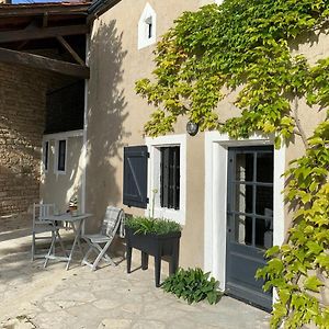 Gite Des Abeilles - Cosy, Rural & Tranquil With Shared Pool Daire Chives Exterior photo