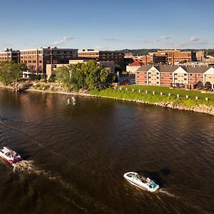 Courtyard La Crosse Downtown/Mississippi Riverfront Otel Exterior photo