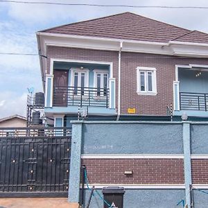 Spacious & Homely 3Br Serviced Flat In Ogudu, Lagos - With Less Than 20Min Drive To/Fro The International Airport Exterior photo