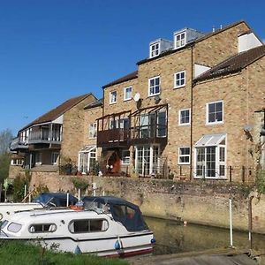 River Penthouse Apartment In The Heart Of Saint Neots Exterior photo