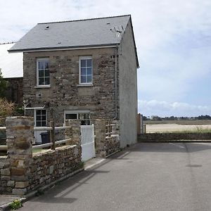 Holiday Home With Sea View In Portbail Exterior photo
