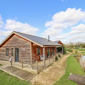 Lily-Pad Lodge Thorpe on the Hill  Exterior photo