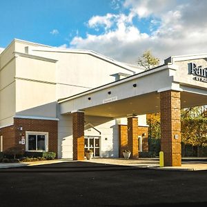 Fairfield By Marriott Medford Long Island Otel Exterior photo