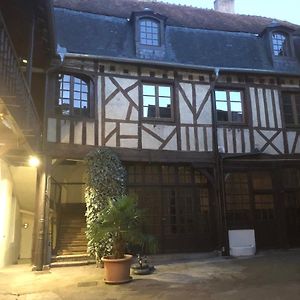 Le Vieux Relais Otel Cosne-sur-Loire Exterior photo