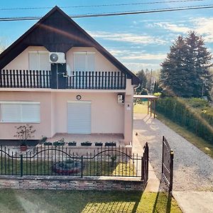 Betti Villa Balatonkeresztúr Exterior photo