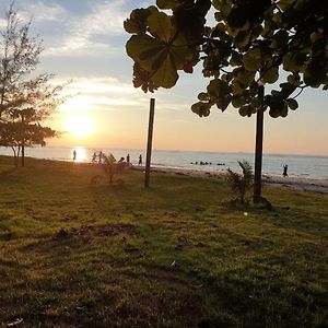 Private Beach House With Sunset View @ Kuala Penyu Sabah Otel Kampong Tidong Exterior photo