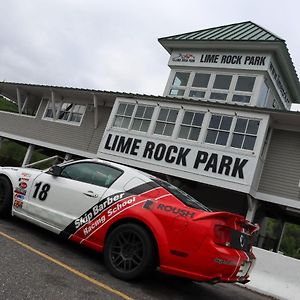 Walk To The Outfield Of Lime Rock Park Daire Salisbury Exterior photo