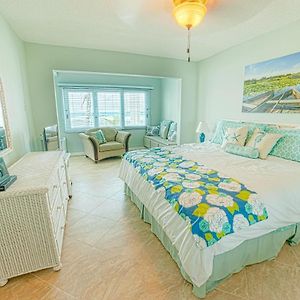 Gorgeous Ocean Views! Welcome To Bella Breeze! Beachfront 2Br 2Ba Daire Sion Farm Exterior photo