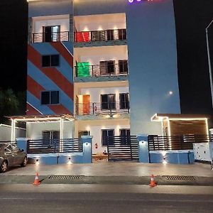 J'S Way Apartment And Executive Hotel Kumasi Exterior photo