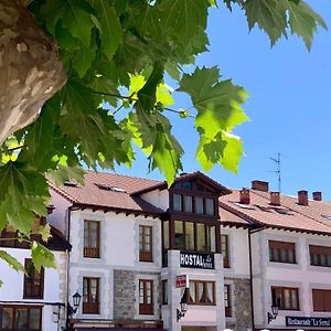 Hostal La Serna Otel Potes Exterior photo