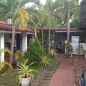 Uppuveli Beach House Otel Trincomalee Exterior photo