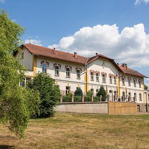 Pension V Parku Cesky Sternberk Otel Exterior photo