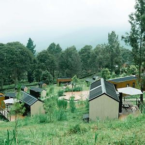 Bobocabin Gunung Mas, Puncak Otel Tagalbato Exterior photo