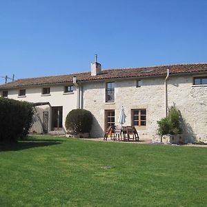 Le Noisetier At Les Hiboux Gites Chef-Boutonne Room photo