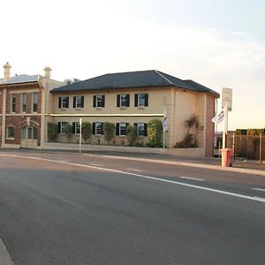 Coach House Launceston Otel Exterior photo