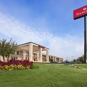 Ramada By Wyndham Pelham Otel Exterior photo