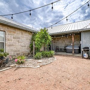 Cozi Cottage With Hot Tub! - 2 Min To Wineries! Fredericksburg Exterior photo