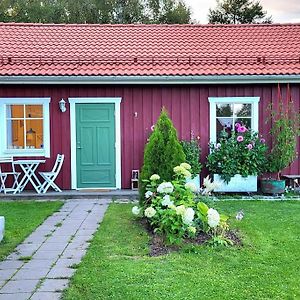 Cabin Located In A Traditionally Swedish Setting! Daire Umeå Exterior photo