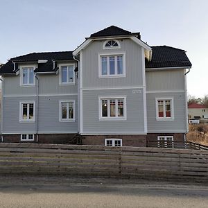 Laegenhet Med Egen Entre I Centrala Dalsjoefors Daire Dalsjofors Exterior photo