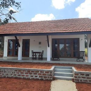 Moni Farm House Wilpattu Otel Nochchiyagama Exterior photo