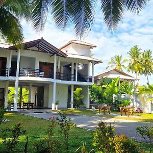 Mothership Otel Tangalle Exterior photo