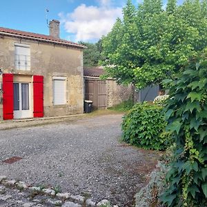 Gite Chez Lea Daire Saint-Seurin-de-Cadourne Exterior photo