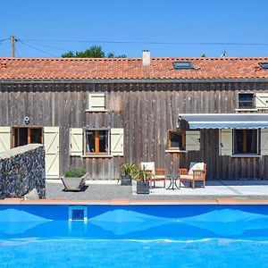 Stunning Home In Poitou Charentes With Jacuzzi, Wifi And Outdoor Swimming Pool Viennay Exterior photo