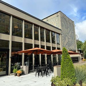 Meeting House Otel Falls Church Exterior photo