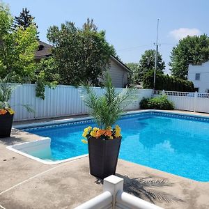 Private Pool And Backyard * Bbq * 6 Beds * 5 Min. From Mtl Daire Longueuil Exterior photo