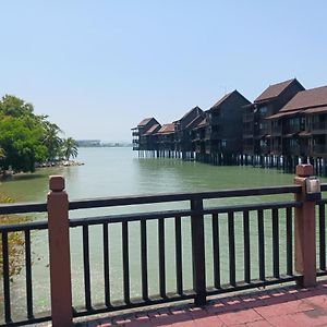 Villa Dalam Laut 538 Pantai Cenang  Exterior photo